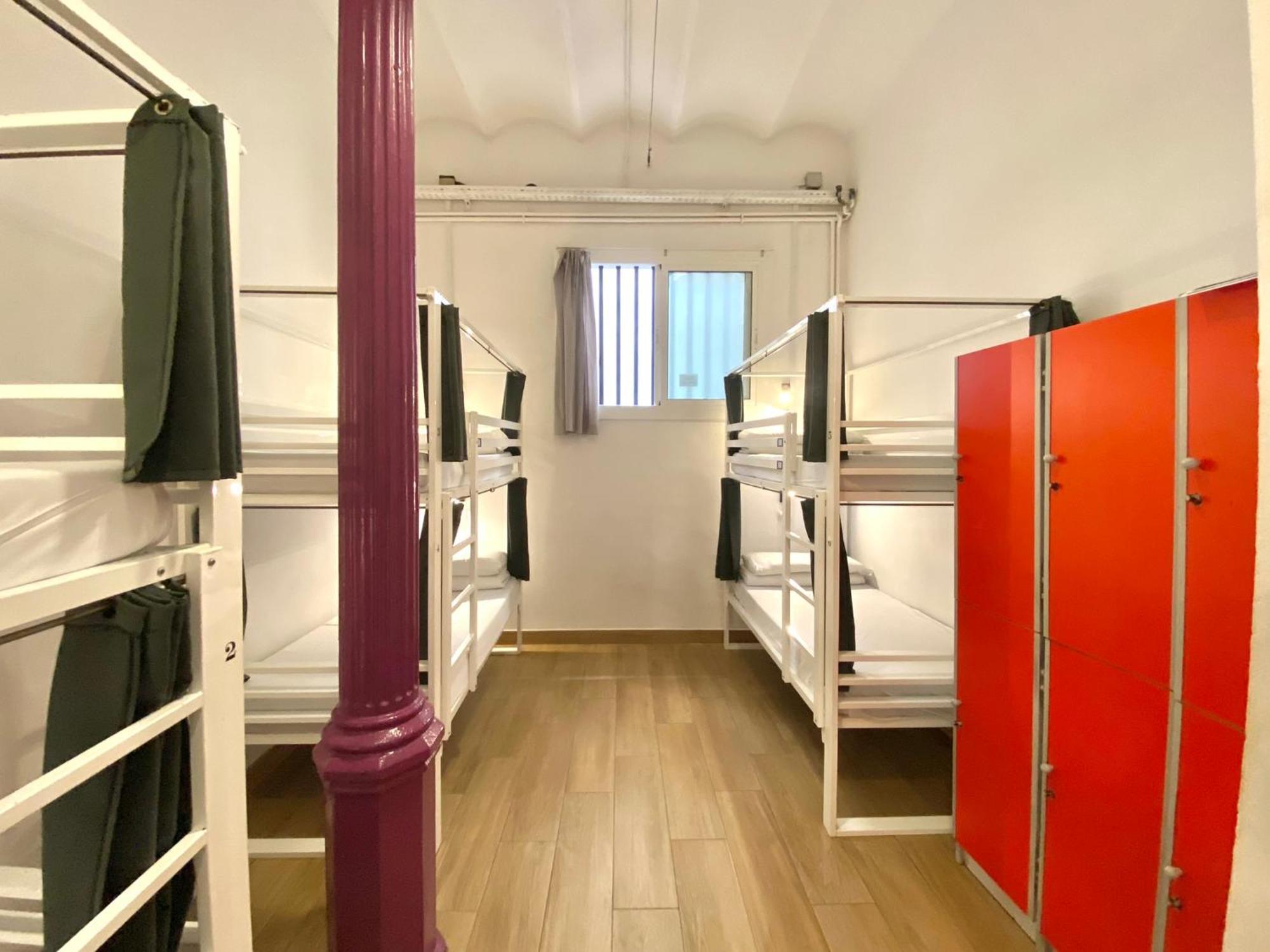 Bed 6-Bed Mixed Dorm