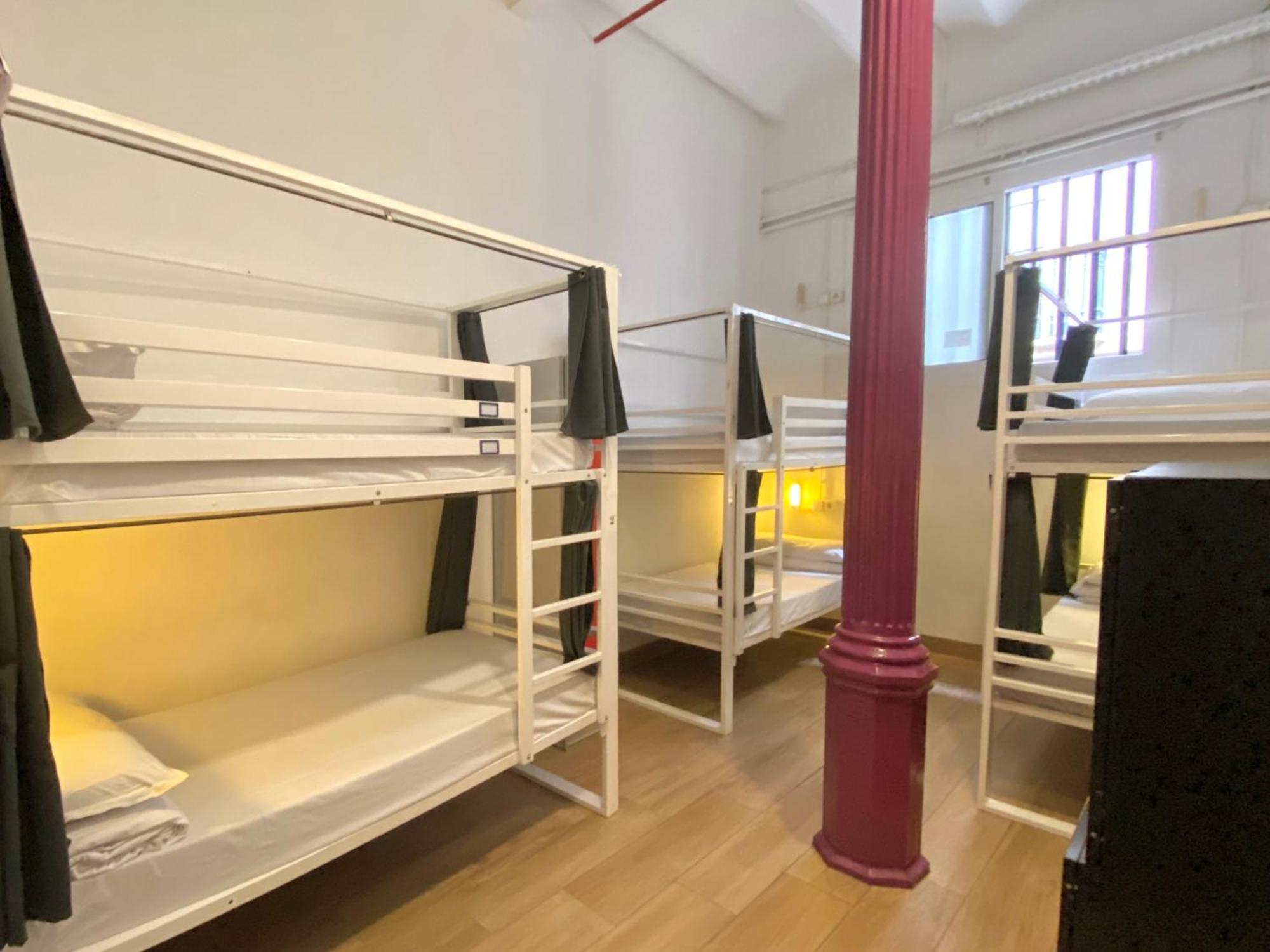 Bed 6-Bed Mixed Dorm